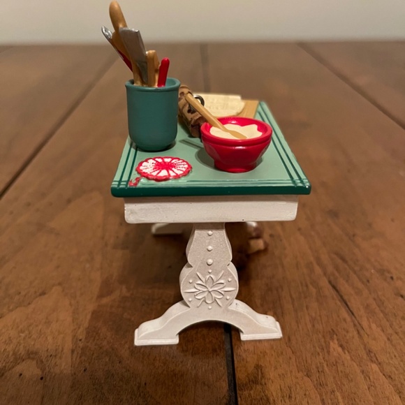 Hallmark Keepsake Mrs. Claus's Kitchen Table 2012 Limited Edition - Picture 7 of 12